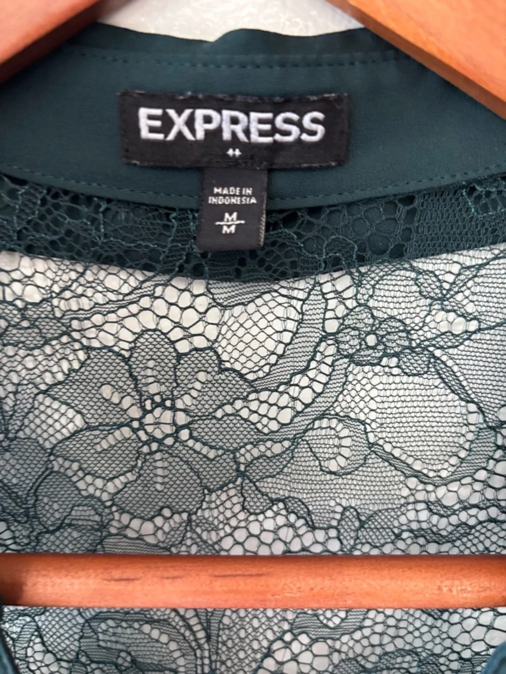 Express Sleeveless Lace Yoke Blouse Dark Green Button Front Size M - Picture 2 of 8